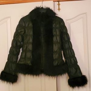 Fitted puffy jacket with faux fur
